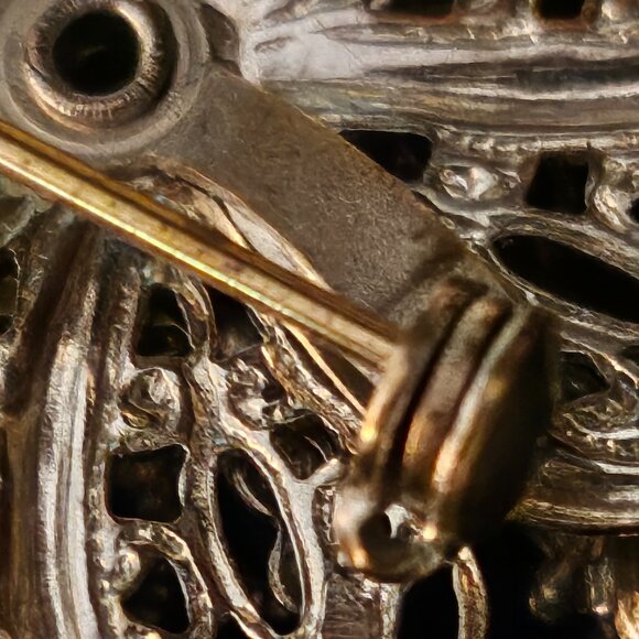 GORGEOUS VINTAGE 13 STONE RHINESTONE FLORAL BROOCH with FILIGREE EMBELLISHMENTS - Picture 11 of 11